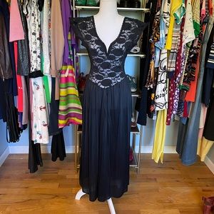 Vintage Olga’s Christina Lace Nightgown- Size Small